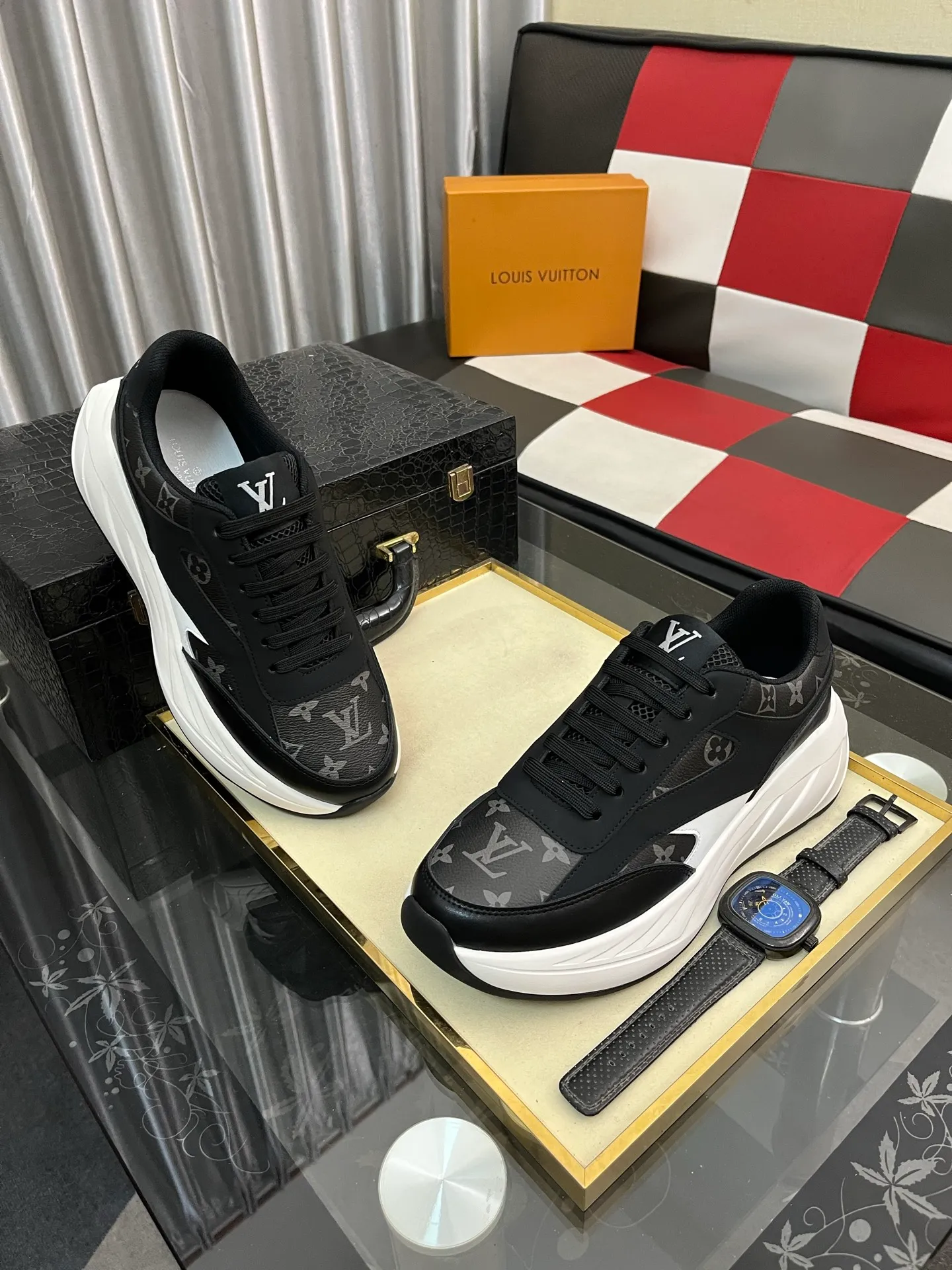 Men's shoes💰438⌚️⌚️《Louis vuitton/LV Louis Vuitton》original quality.~ Unique modern style sneakers. 🏃A must-have casual shoe for trendy men😍😍 Original brand imported from Italy, imported original leather, cowhide lining (refuses to discolor and grind feet) sole: original sole provided by the original factory, French lazy style design ⚠️Fit to the feet, original quality, super comfortable original sole. Code number: 38-442️⃣Colors available